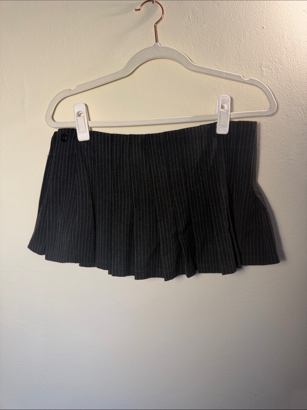 Forever 21 Size S Black Pinstripe Circle Skirt
